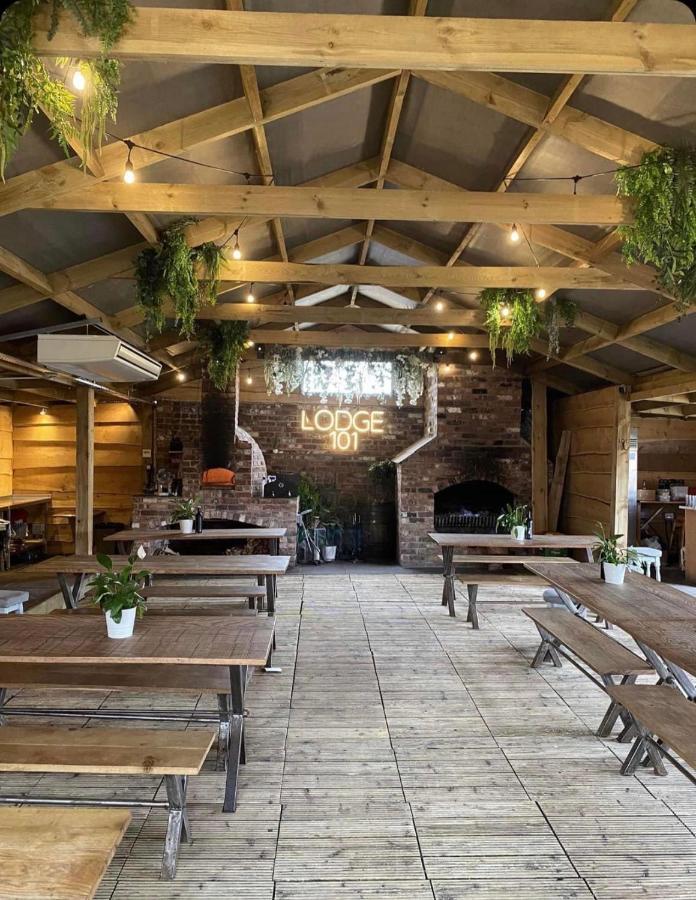 The Huntsman Hotel Cheadle  Exterior foto